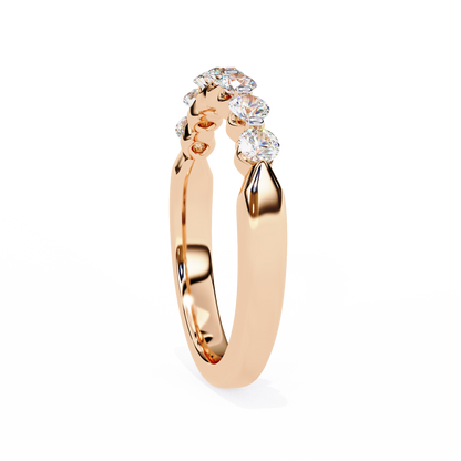 Solé Trace – Round Lab Diamond Curved Accent Band