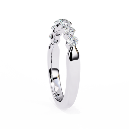 Solé Trace – Round Lab Diamond Curved Accent Band