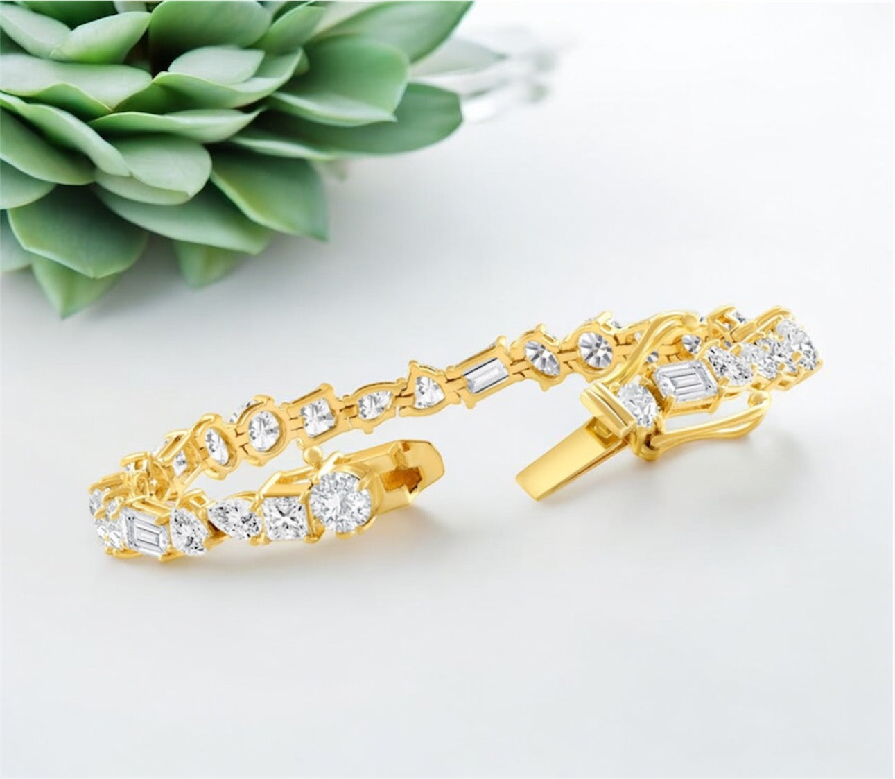 F/VS 15Ct Mixed Fancy Cut
Diamond Tennis Bracelet 14k Gold
Lab Grown 7"