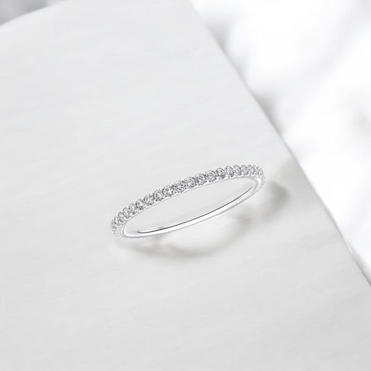 Castle Set Round Diamond
Wedding Band