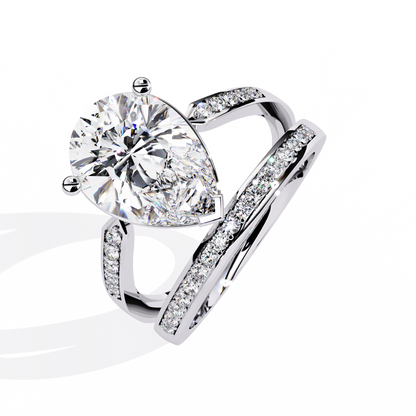 Sculpted Solité – Pear Lab Diamond Split Shank Ring in 14K Gold