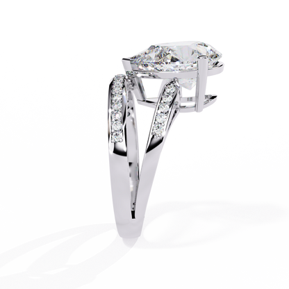 Sculpted Solité – Pear Lab Diamond Split Shank Ring in 14K Gold