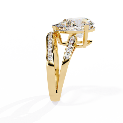 Sculpted Solité – Pear Lab Diamond Split Shank Ring in 14K Gold