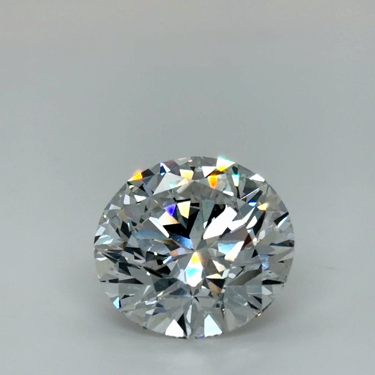 10.62 Carat Round Cut Lab Grown Diamond – E VS2, Ideal Cut | IGI