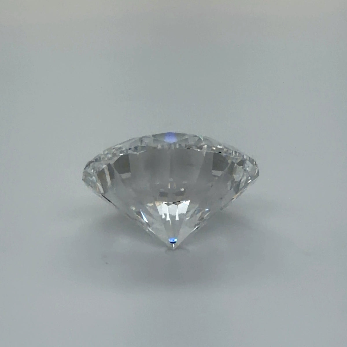 10.60 Carat Round Cut Lab Grown Diamond – E VS1, Ideal Cut | IGI