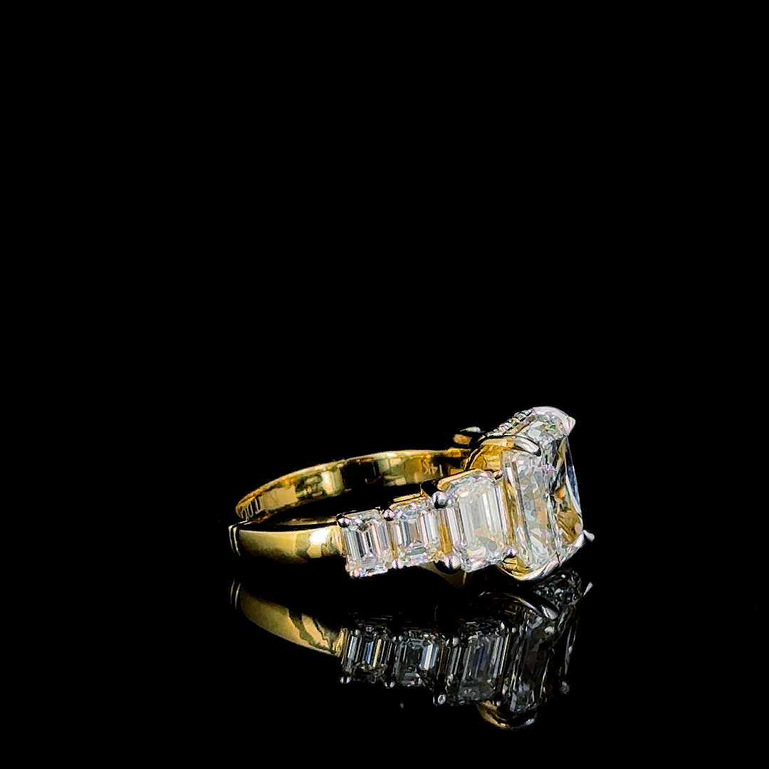 Regal Tiered – Emerald & Diamond Multi-Cut Ring in 14K Gold