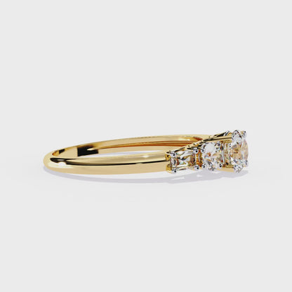 Baguette Whisper – Diamond Trio Band in 14K Gold