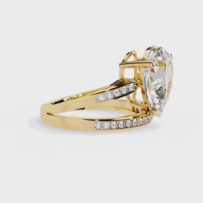 Sculpted Solité – Pear Lab Diamond Split Shank Ring in 14K Gold